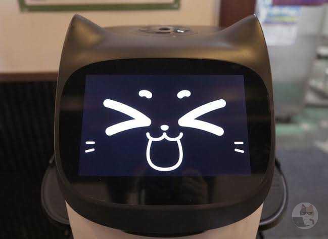 【画像】ガストにいる料理を運んできてくれるロボット、いじめたい