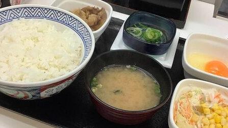 【朗報】ワイ大メシ食らい、ガチで吉野家へ