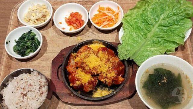 【画像】韓国のランチ定食、ガチでヤバいwwwwwwwwwwwwww