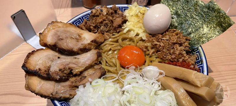 【画像】まぜそばとかいう麺類界最強の食べ物www