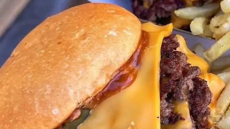 【画像】本場アメリカのハンバーガーがガチで美味そうｗｗｗｗｗ