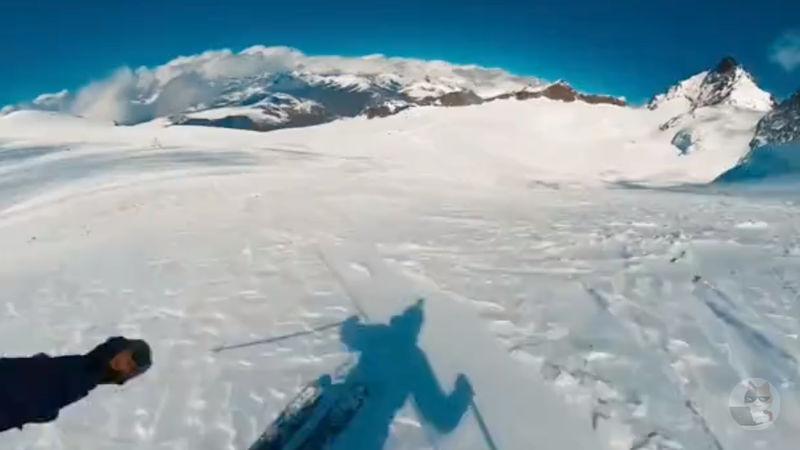 【動画】クレバスに落ちたスキーヤー、奇跡的に助かるｗ