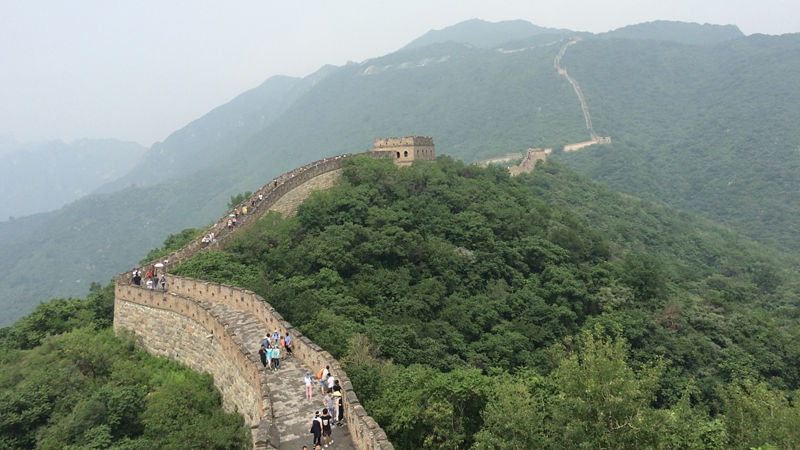 【悲報】 中国人、万里の長城を破壊  「近道を作るために壊した」